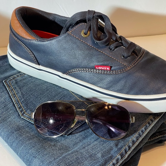 levi strauss & company Other - LEVI STRAUSS & COMPANY COMFORT NAVY AND BROWN LEATHER SNEAKERS SZ 9.5